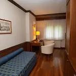 Hotel & 4*