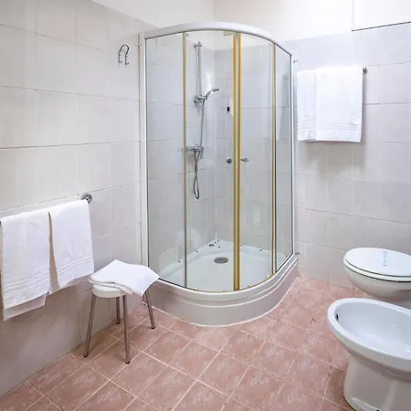 מלון Hotel Corona
