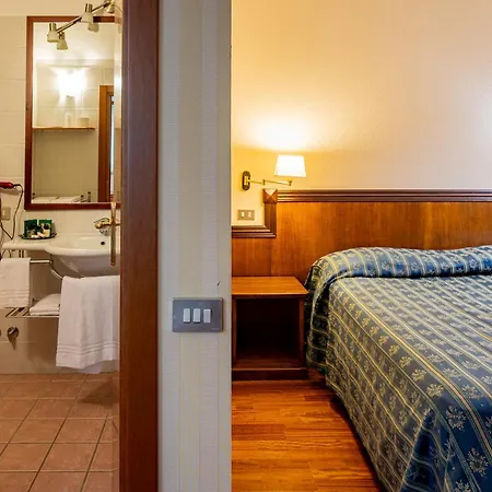 Hotel &