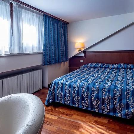 & 4* ペスカッセーロリ