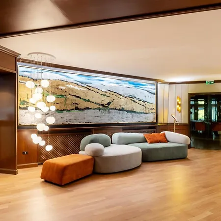 Hotel &