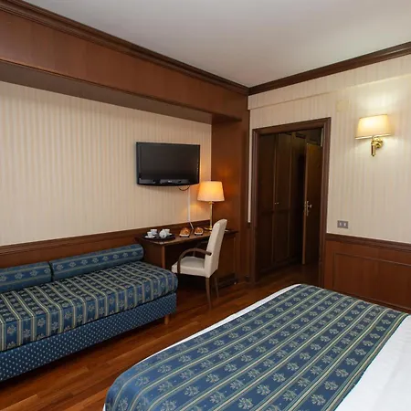 & Hotel 4*