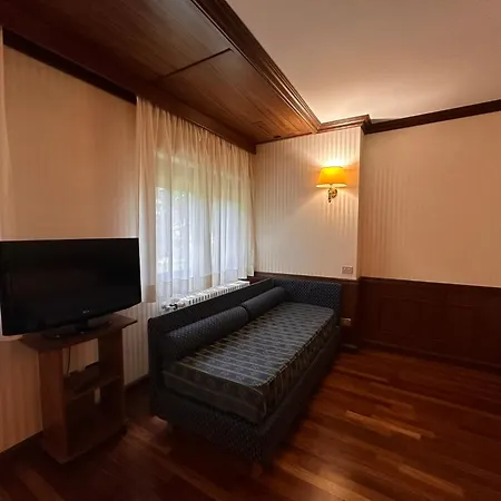 Hotel & 4*