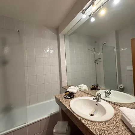 Hotel & 4*