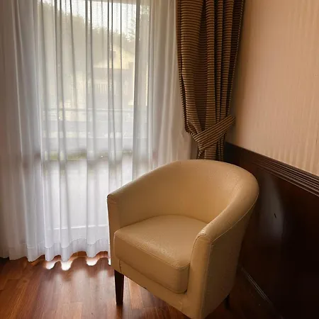 فندق Hotel Corona بيسكاسيرولي