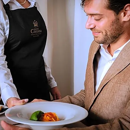 Hotel Corona מלון 4*