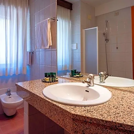 מלון Hotel Corona