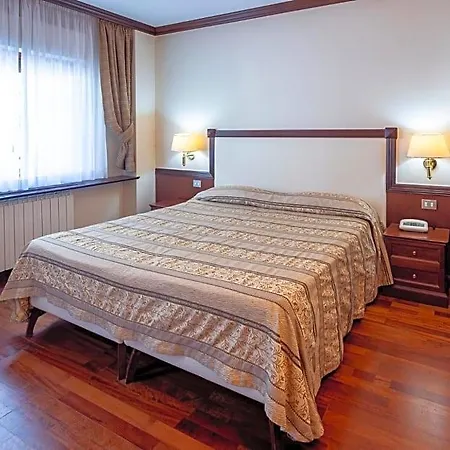 Hotel Corona מלון פסקאסרולי