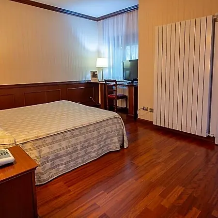 מלון Hotel Corona פסקאסרולי